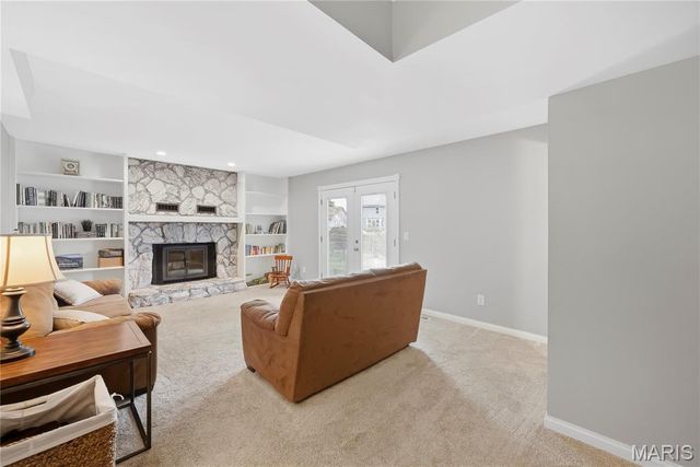 27 Oak Valley Drive, St Peters, MO 63376