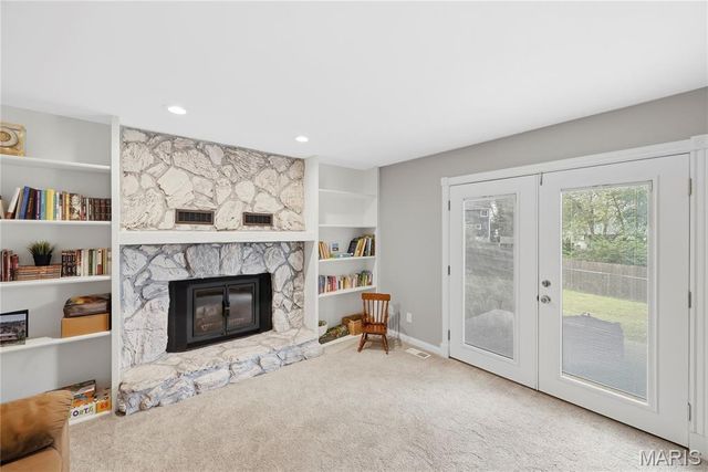 27 Oak Valley Drive, St Peters, MO 63376