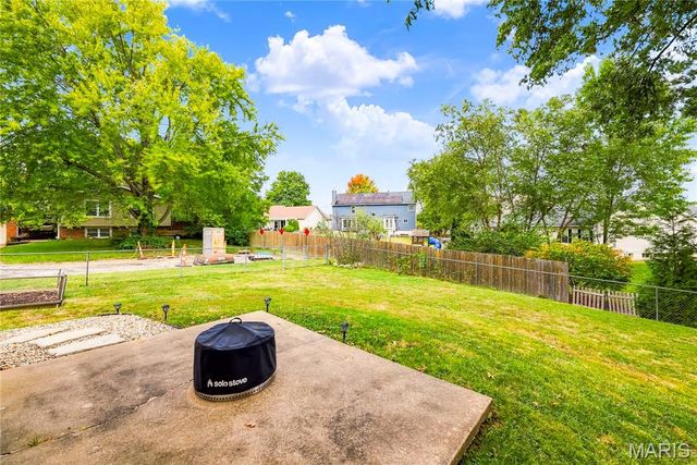 27 Oak Valley Drive, St Peters, MO 63376