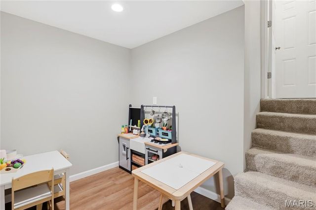 27 Oak Valley Drive, St Peters, MO 63376