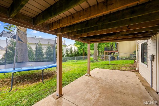 27 Oak Valley Drive, St Peters, MO 63376