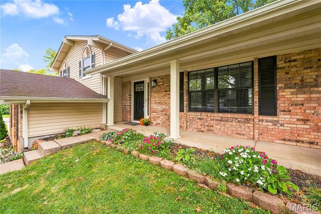 27 Oak Valley Drive, St Peters, MO 63376