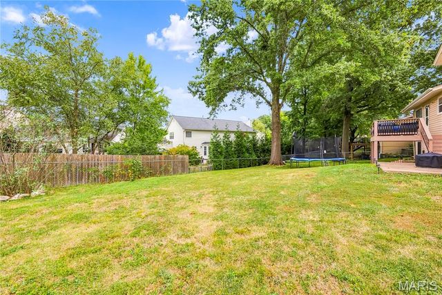 27 Oak Valley Drive, St Peters, MO 63376