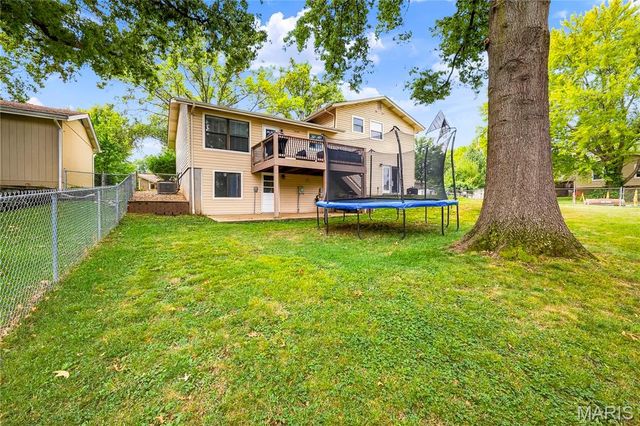 27 Oak Valley Drive, St Peters, MO 63376
