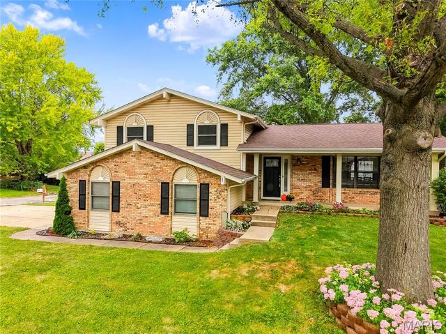 27 Oak Valley Drive, St Peters, MO 63376
