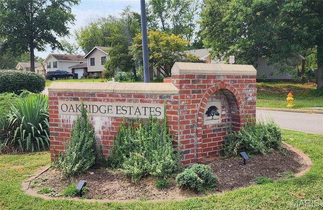 27 Oak Valley Drive, St Peters, MO 63376