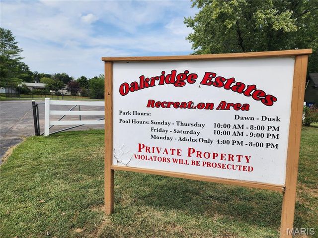 27 Oak Valley Drive, St Peters, MO 63376