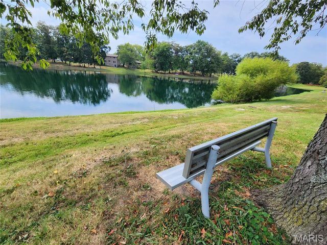 27 Oak Valley Drive, St Peters, MO 63376