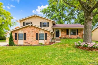 27 Oak Valley Drive, St Peters, MO 63376