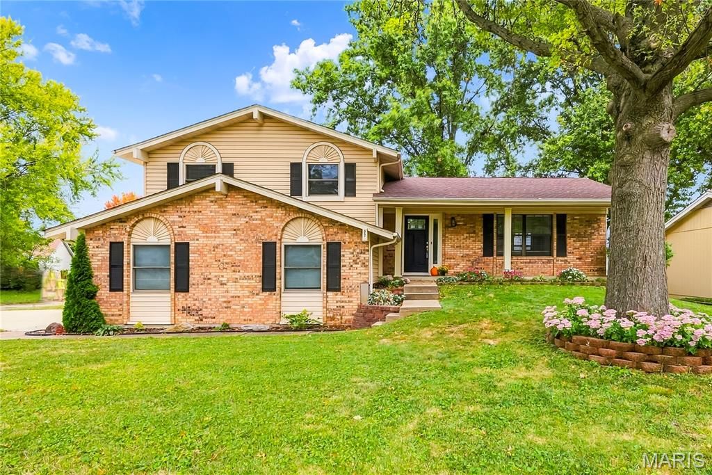 27 Oak Valley Drive, St Peters, MO 63376