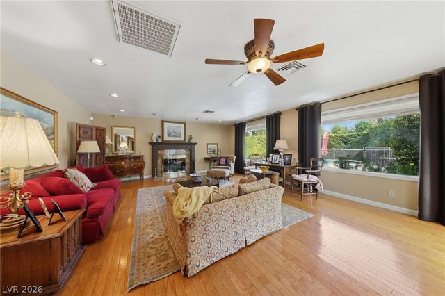 221 Rosemary Lane, Las Vegas, NV 89107