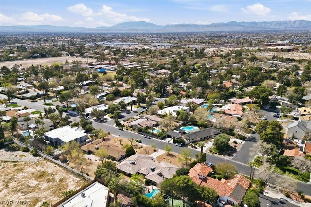 221 Rosemary Lane, Las Vegas, NV 89107