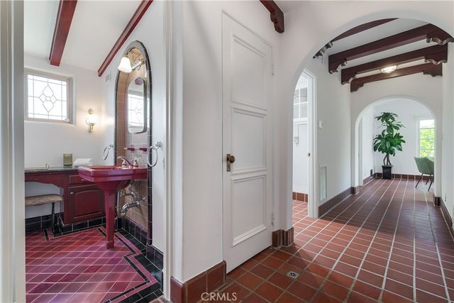 1981 Rangeview Drive, Glendale, CA 91201
