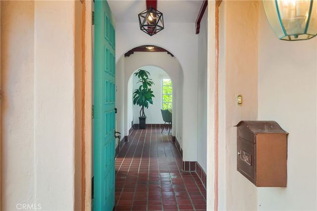 1981 Rangeview Drive, Glendale, CA 91201