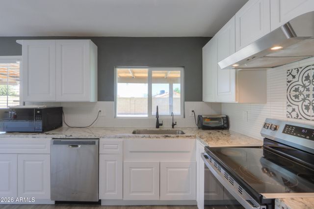 7953 W SAHUARO Drive, Peoria, AZ 85345