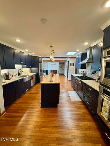 1704 Fairway Drive, Johnson City, TN 37601