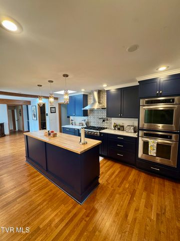 1704 Fairway Drive, Johnson City, TN 37601