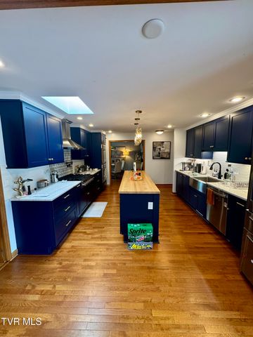 1704 Fairway Drive, Johnson City, TN 37601