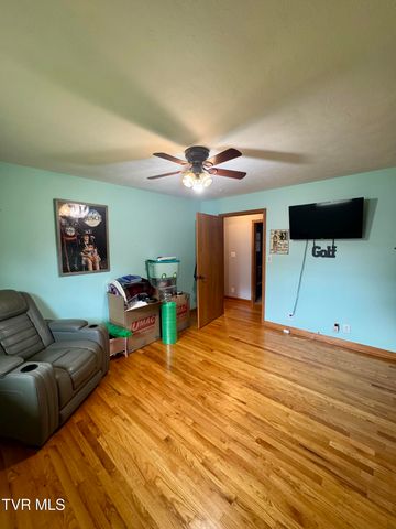 1704 Fairway Drive, Johnson City, TN 37601
