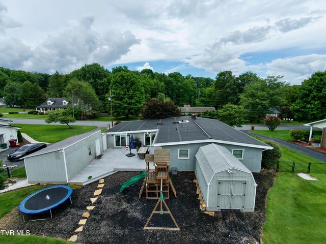 1704 Fairway Drive, Johnson City, TN 37601