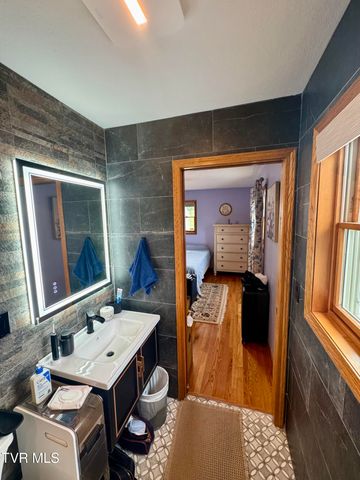 1704 Fairway Drive, Johnson City, TN 37601