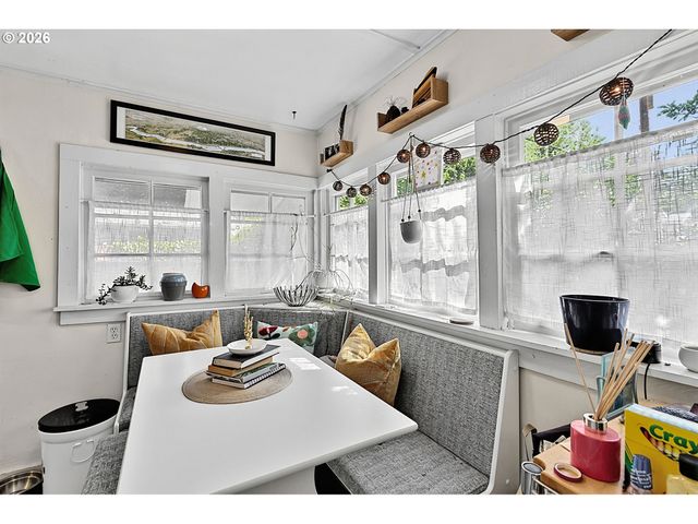963 MADISON St, Eugene, OR 97402
