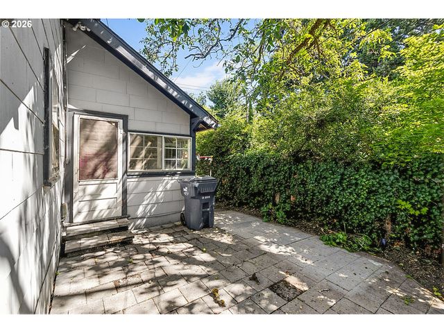 963 MADISON St, Eugene, OR 97402