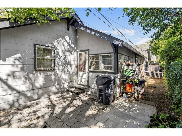 963 MADISON St, Eugene, OR 97402