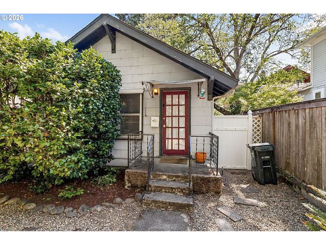 963 MADISON St, Eugene, OR 97402