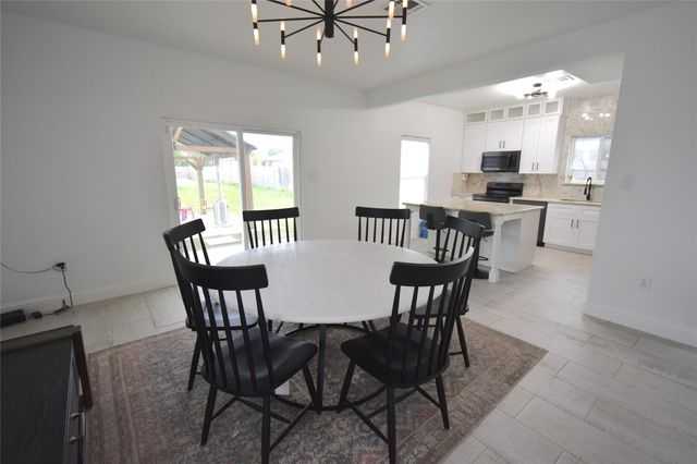 42 County Road 5102l, Cleveland, TX 77327