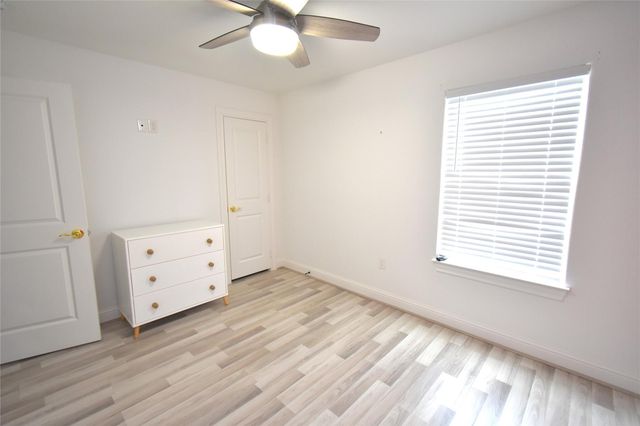 42 County Road 5102l, Cleveland, TX 77327