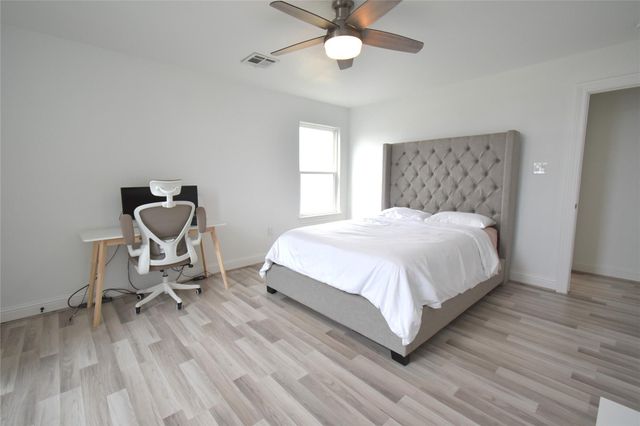 42 County Road 5102l, Cleveland, TX 77327