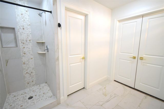 42 County Road 5102l, Cleveland, TX 77327