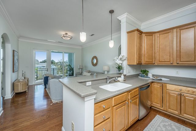200 River Landing Drive 307 F, Charleston, SC 29492
