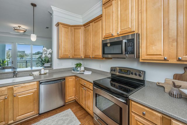 200 River Landing Drive 307 F, Charleston, SC 29492