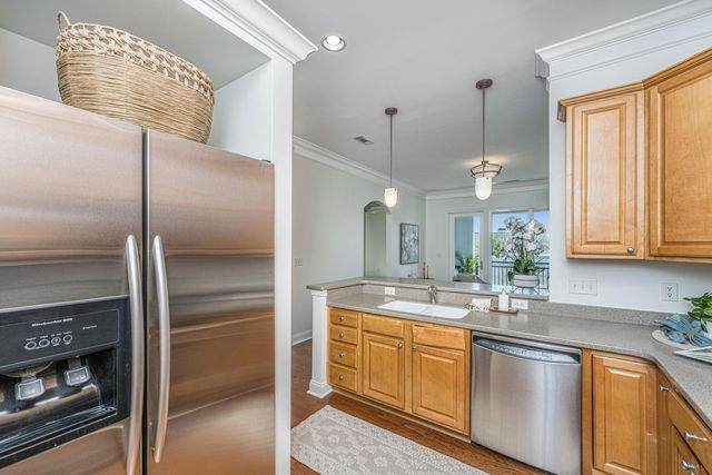 200 River Landing Drive 307 F, Charleston, SC 29492