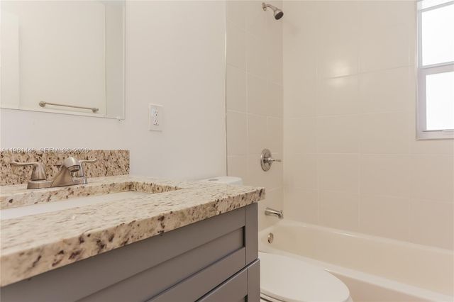 402 S 12th St, Lantana, FL 33462