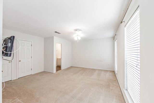 211 Greenbriar Dr, Houma, LA 70364