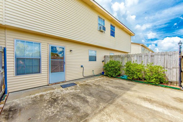 211 Greenbriar Dr, Houma, LA 70364