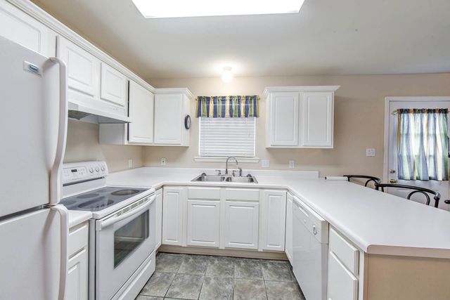 211 Greenbriar Dr, Houma, LA 70364