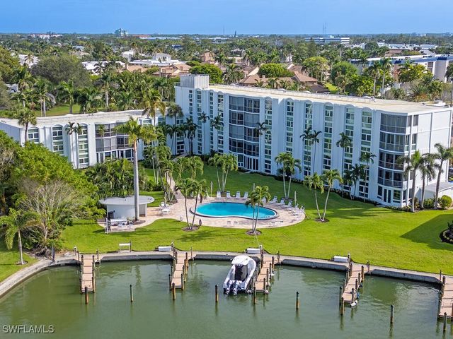400 Park Shore DR 303, Naples, FL 34103