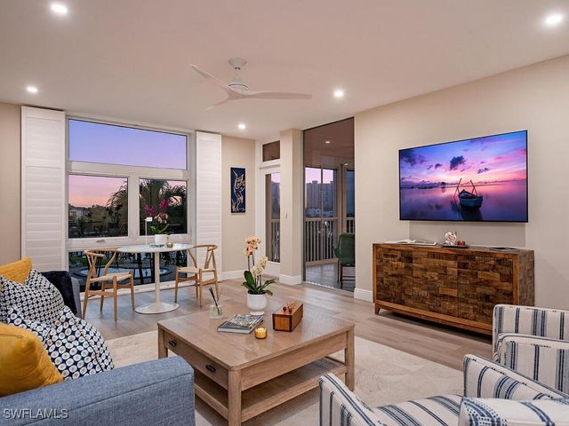 400 Park Shore DR 303, Naples, FL 34103