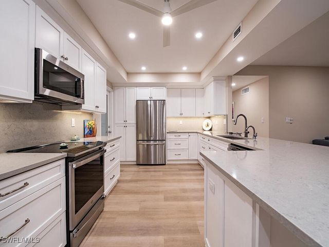 400 Park Shore DR 303, Naples, FL 34103