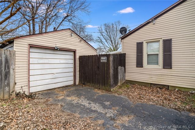 34 Louise Street, Jeffersonville, IN 47130