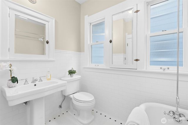 4806 1st Avenue NW, Seattle, WA 98107