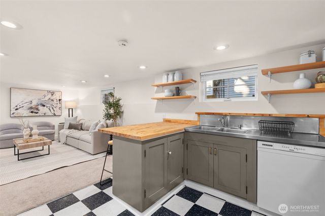 4806 1st Avenue NW, Seattle, WA 98107