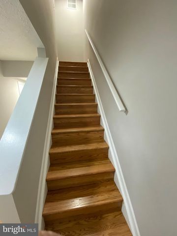 8626 ANNA CT, Manassas Park, VA 20111