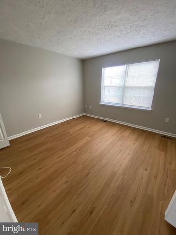 8626 ANNA CT, Manassas Park, VA 20111