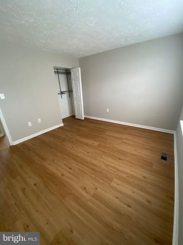 8626 ANNA CT, Manassas Park, VA 20111