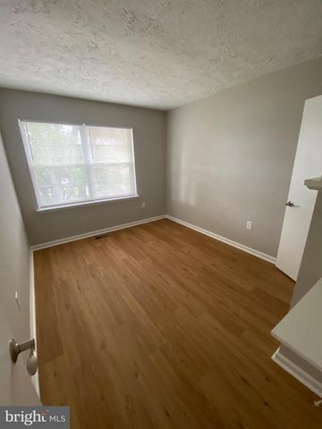 8626 ANNA CT, Manassas Park, VA 20111